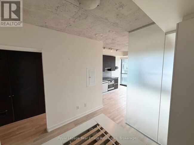 Photo du bâtiment - 629 King St W