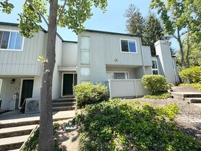 Building Photo - 409 Old Orchard Ct