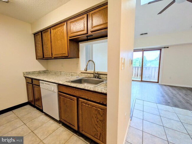Foto del edificio - 2313 Ravens Crest Dr