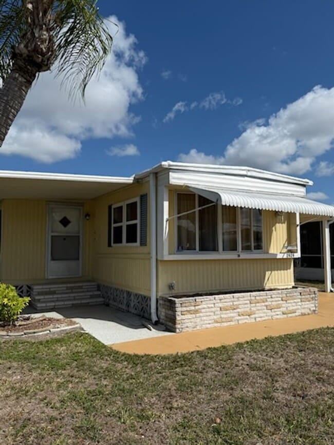 55+ Community Home in Saralake Estates – 2 Bed / 2 Bath - 55+ Community Home in Saralake Estates – 2 Bed / 2 Bath