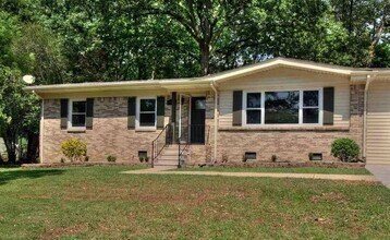 Building Photo - 12005 Greenleaf Dr SE