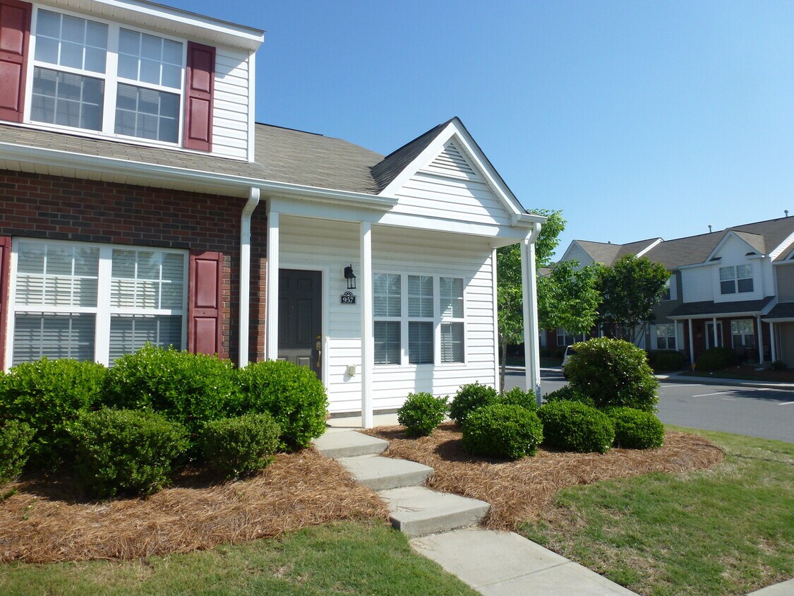 Primary Photo - Exclusively Offered by Muse Realty, LLC