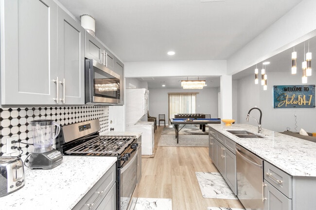 Building Photo - 5107 Cortelyou Ln