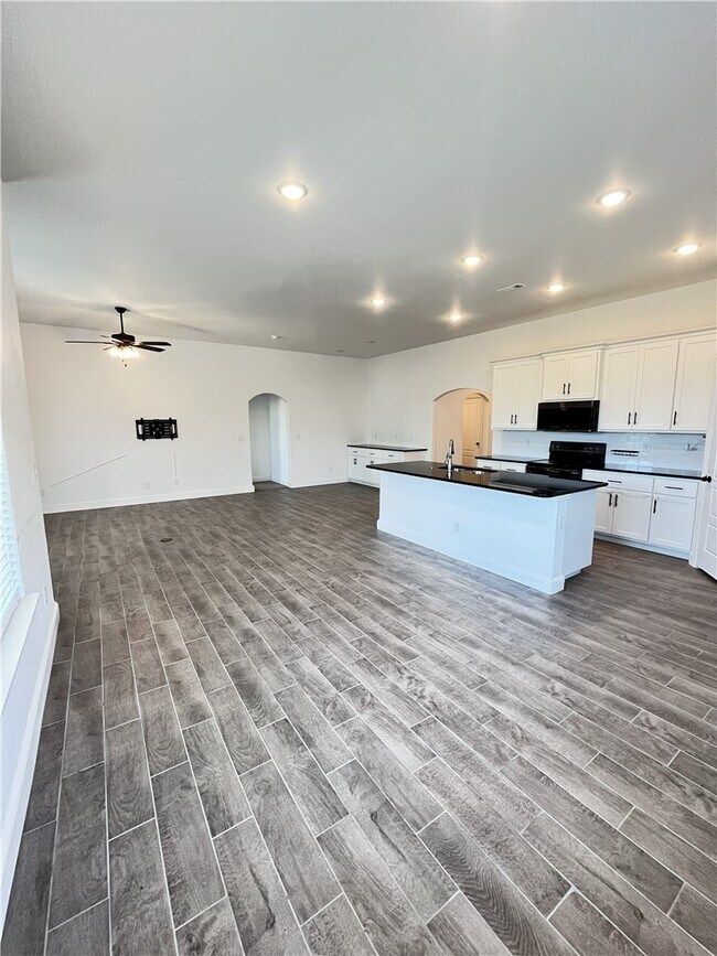 Building Photo - 2060 Periwinkle Pl