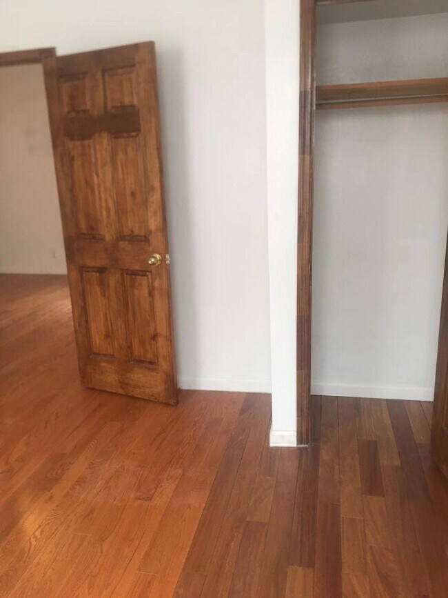 Foto del edificio - 1739 61st St