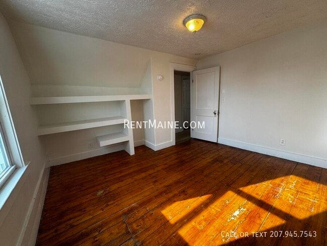 Building Photo - 276 Main St