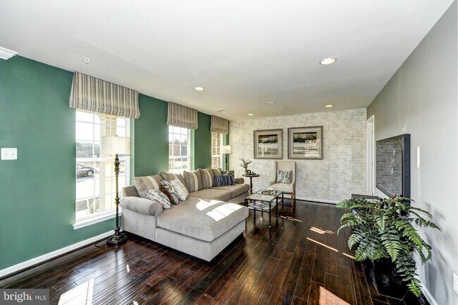 Foto del edificio - 6973 Southmoor St