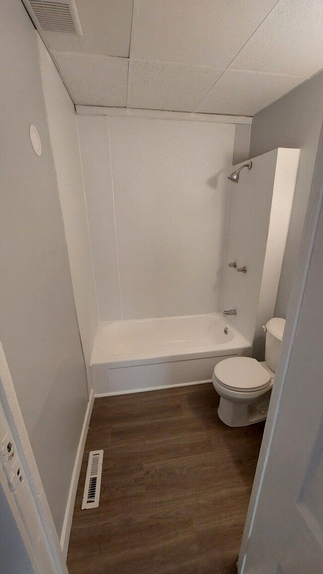 Building Photo - newly remodeled 3 bedroom downstairs