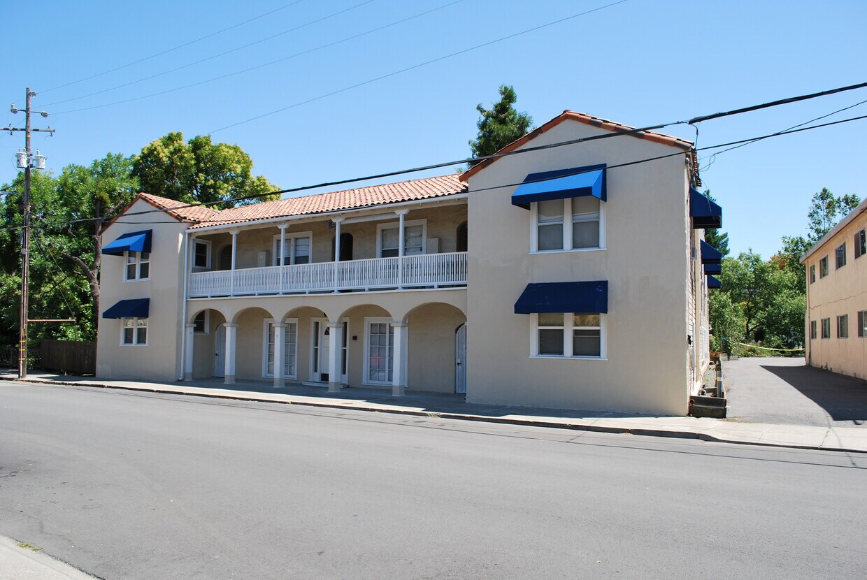Primary Photo - 1005 Ferry St