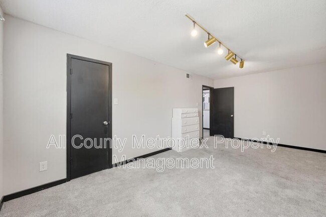 Building Photo - 7031 Holly Hill Dr