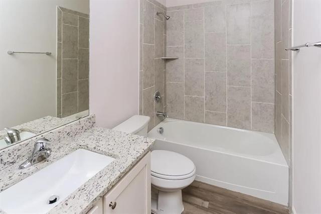 Foto del edificio - 1040 Wheatfield Ln