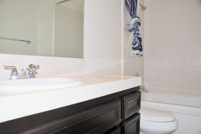 Foto del edificio - 15655 Iron Spring Ln