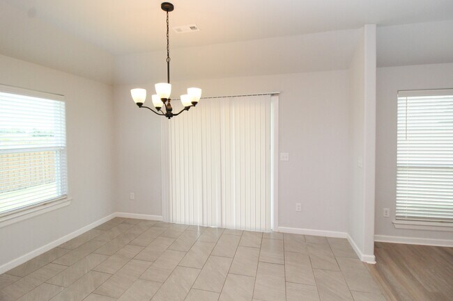 Foto del edificio - 263 W Tyler Rd
