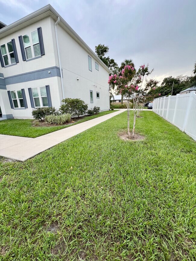 Foto del edificio - 2712 N Tampa St
