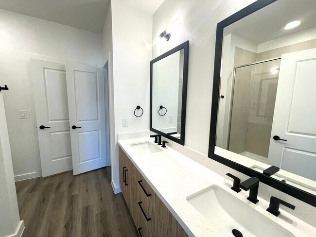 Foto del edificio - 701 Saginaw Sq Blvd