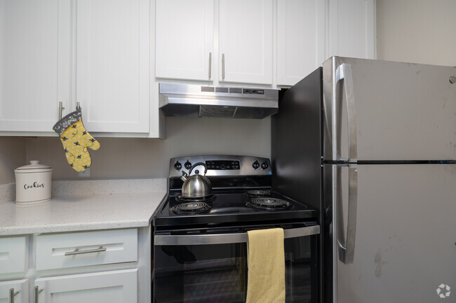 2BR, 1BA - 865SF - Kitchen - Mauldin Heights
