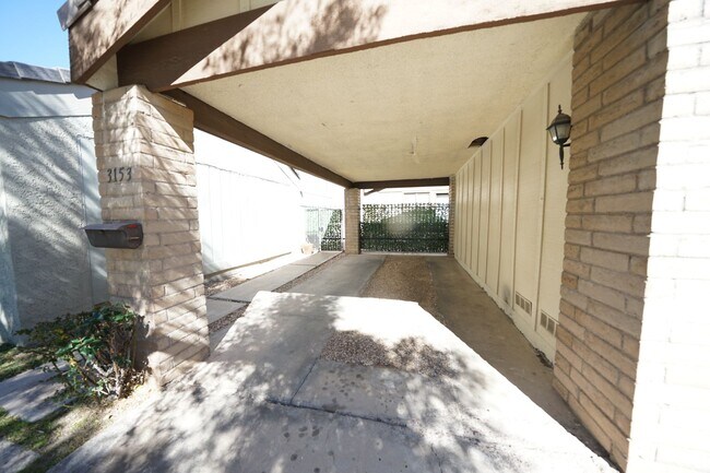 Foto del edificio - SHOWINGS AVAILABLE NOW