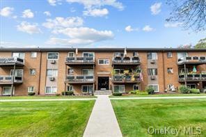 Primary Photo - 30 Tanager Rd