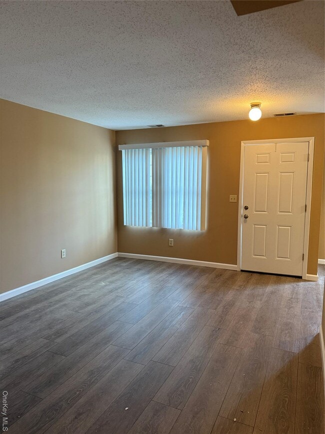 Foto del edificio - 2805 Whispering Hills Dr