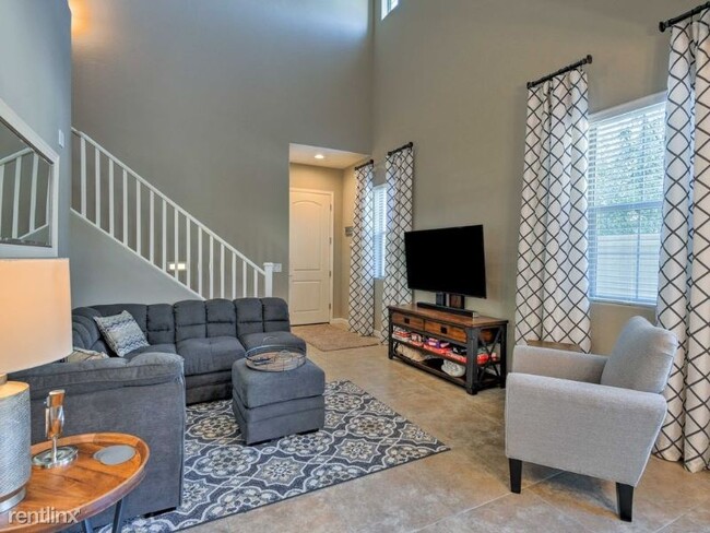 Building Photo - 1174 S Country Club Dr