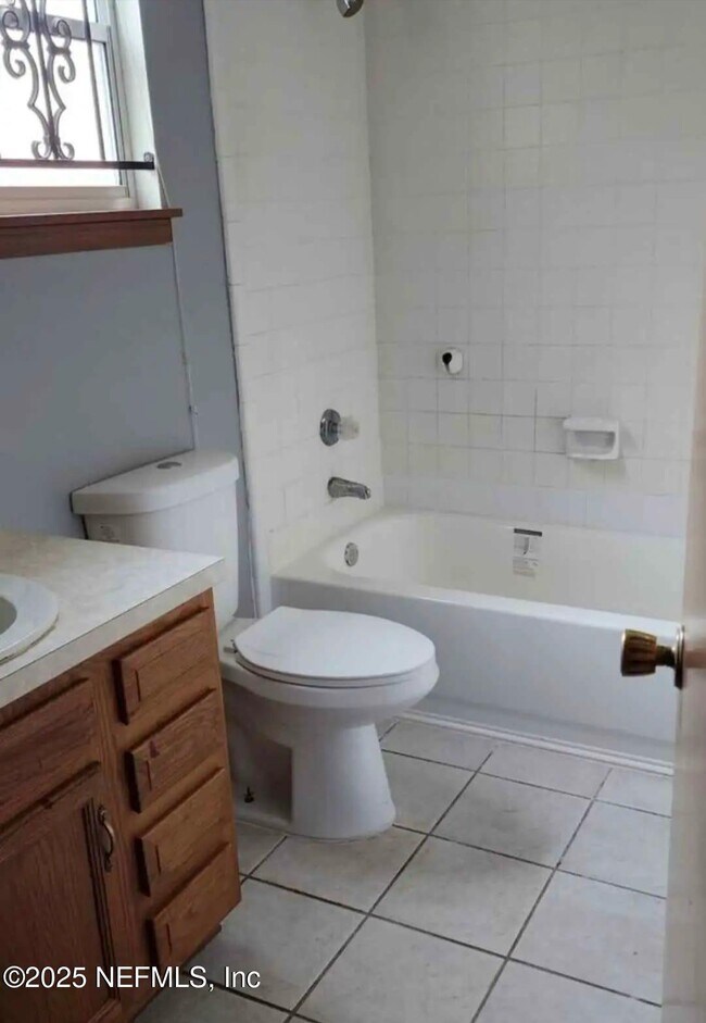 Foto del edificio - 5542 Bennington Dr