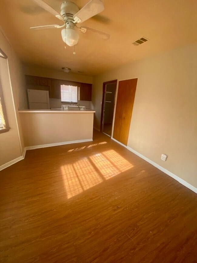 Building Photo - College Station - 3 Bedroom / 2 Bath House...