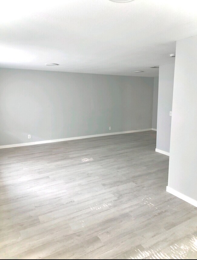 Foto del edificio - 2358 E 3rd St