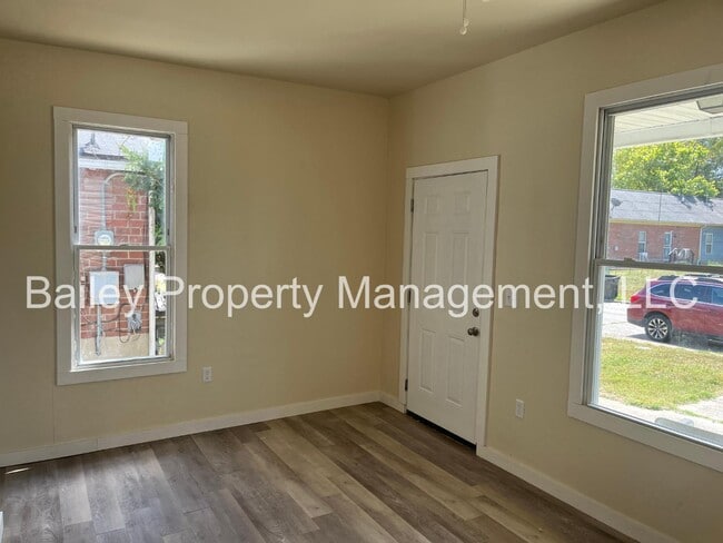Building Photo - 4021 Sunset Ave