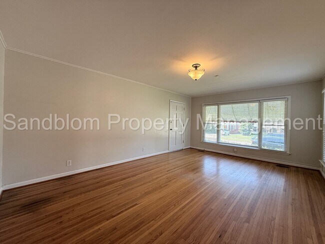 Foto del edificio - FOR LEASE | Tulsa | 3 Bed, 1 Bath Home - $...