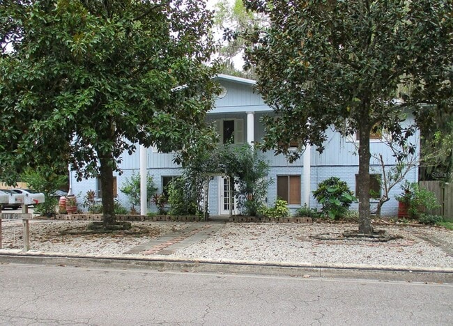 2BR/1BA Flat Biking/Walking Distance to UF... - 2BR/1BA Flat Biking/Walking Distance to UF... Apartment