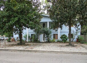 Building Photo - 1048 SW 6th Dr