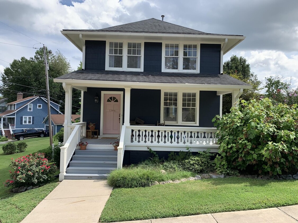 Primary Photo - 3 Bed, 1.5 Bath Restored Historic Home w/ ...