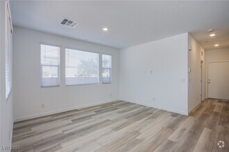 Building Photo - 2527 Venetia Pointe St
