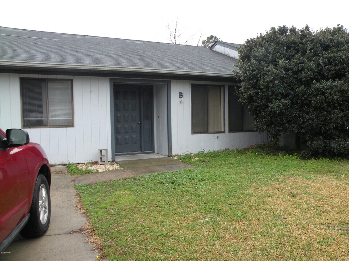 1017 Wesley Ln, Newport, NC 28570 Townhouse for Rent in Newport, NC