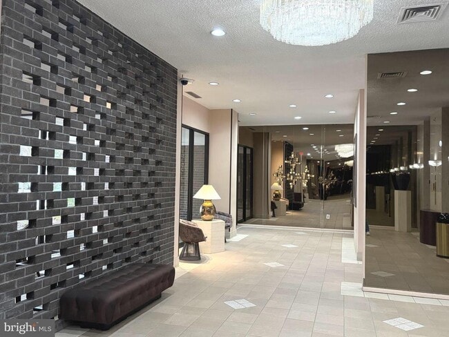 Foto del edificio - 250 S Reynolds St