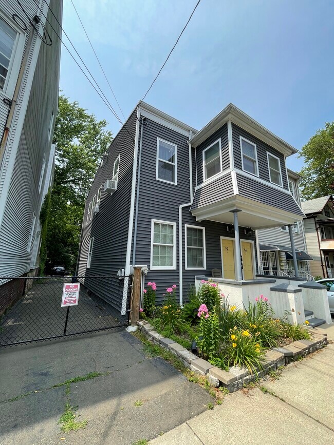 Building Photo - 52 Nash St