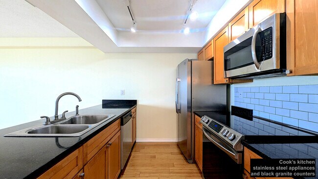 Building Photo - 1715 Riverside Dr