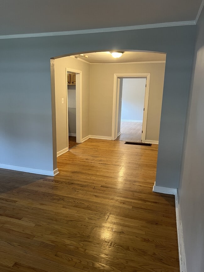 Building Photo - 9819 S Clyde Ave