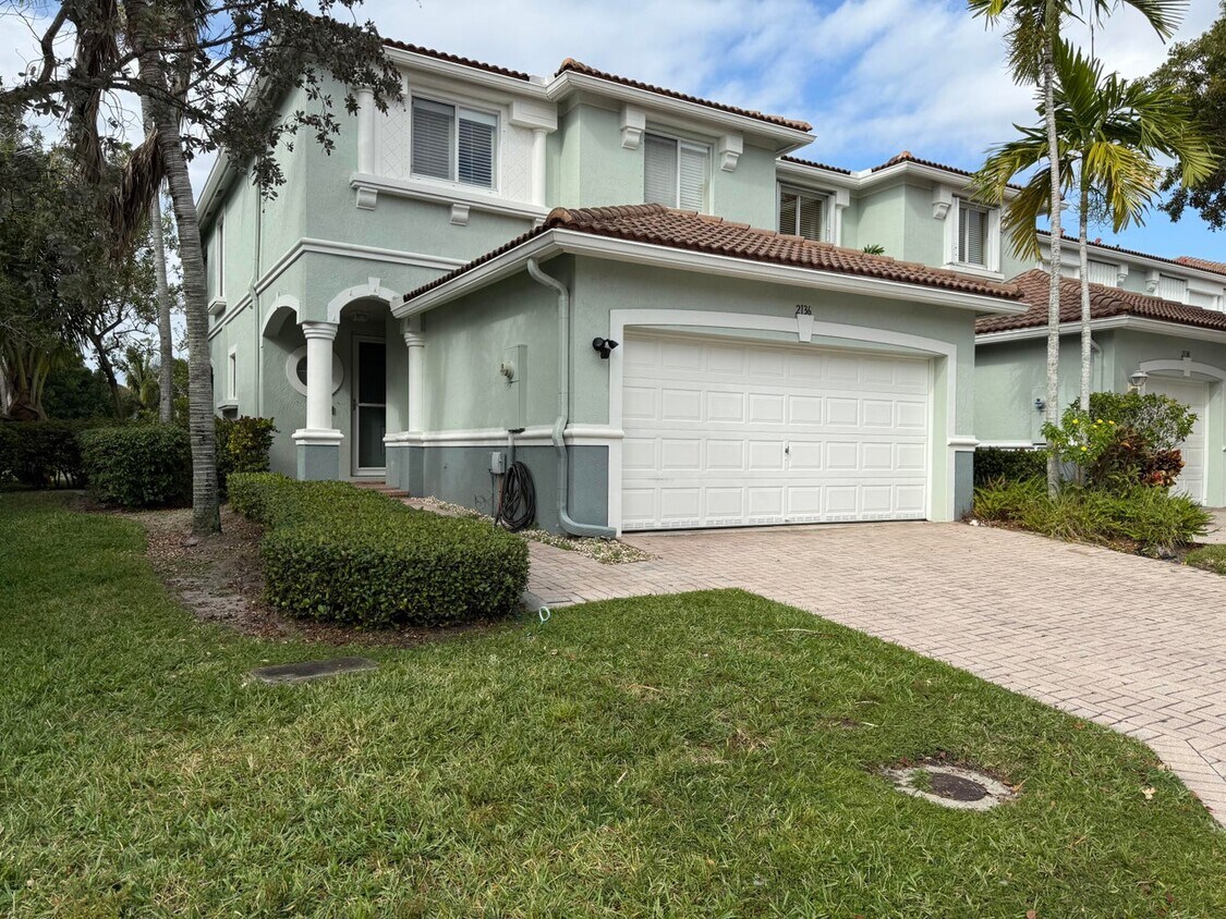 Primary Photo - 2136 Oakmont Dr