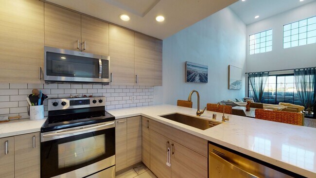 Foto del edificio - Bright 3 Bed 2 Bath Furnished Condo Available for Long Term Lease