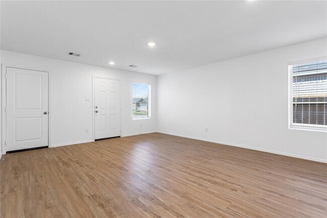 Foto del edificio - 7314 Greenbrier Cyn Ln