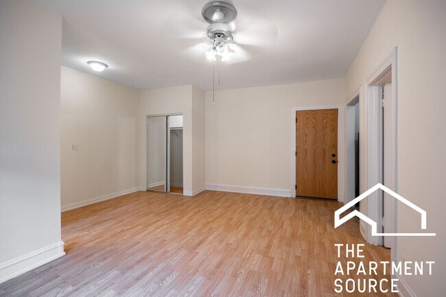 Foto del edificio - 4851 N Damen Ave