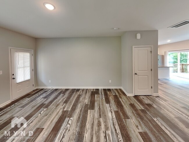 Building Photo - 147 Kodak Dr