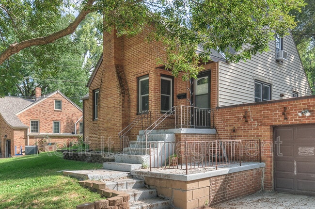 Building Photo - 1711 S 61st Ave