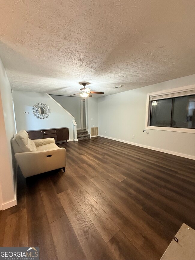 Building Photo - 162 Twiggs Cor