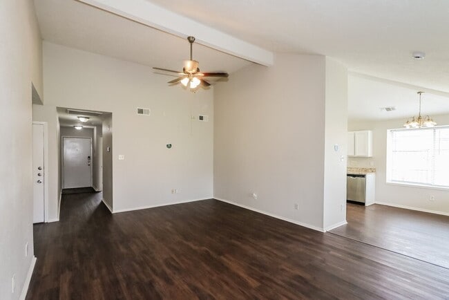 Foto del edificio - 9506 Lost Eagle Dr