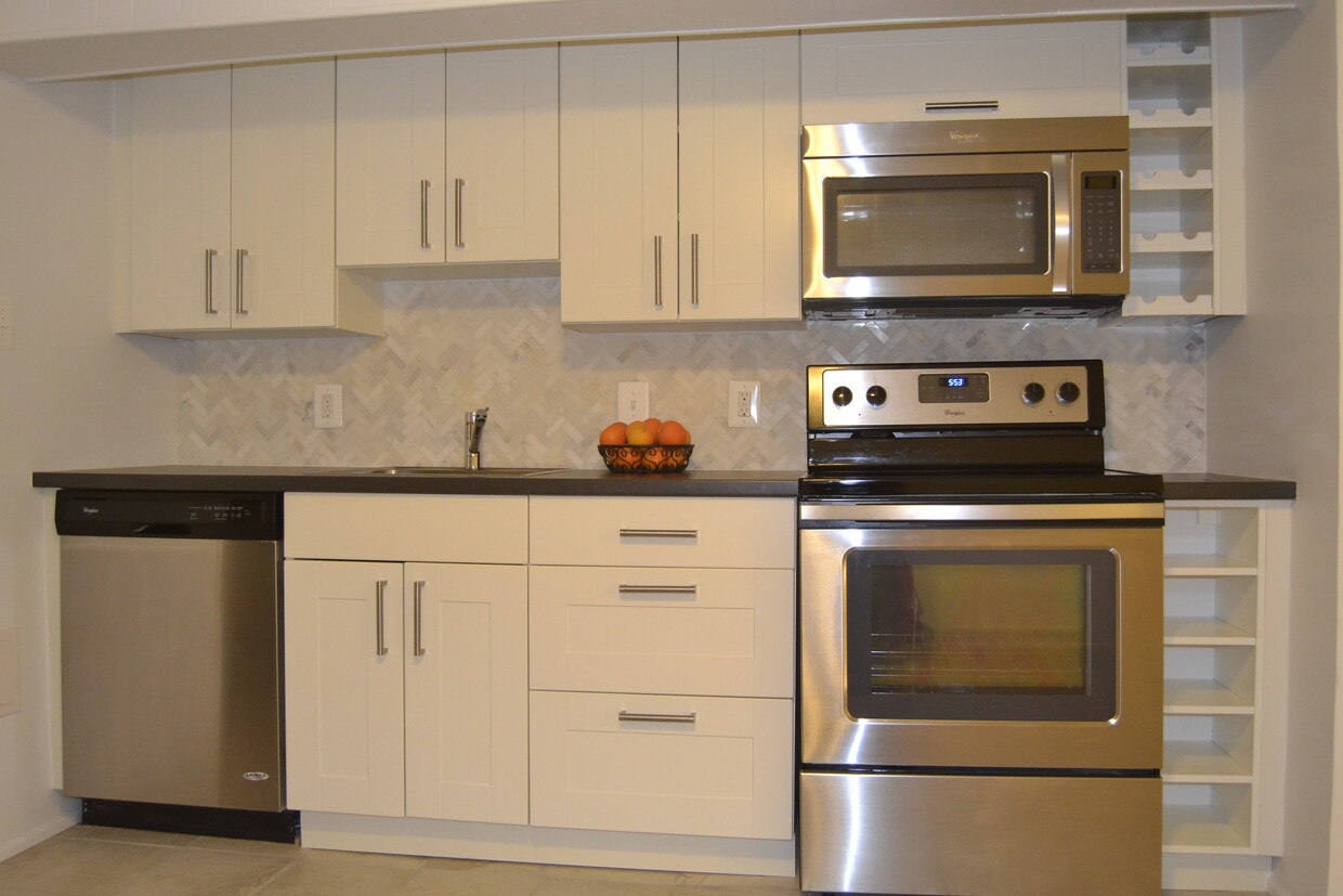 Kitchen - 209 10th St NE