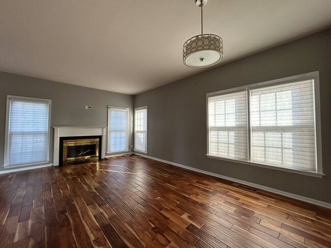 Living/Dining - 5556 Village Center Dr