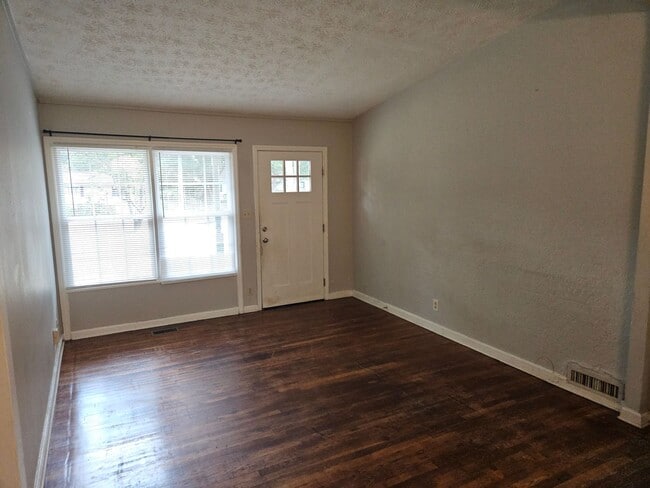 Foto del edificio - Renovated Marietta Bungalow