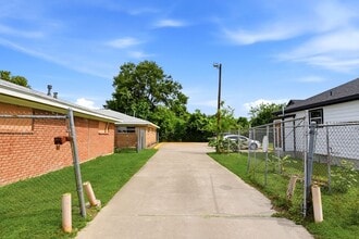 Building Photo - 3406 E Lockwood Dr